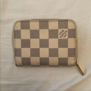 Louis Vuitton zippy coin purse